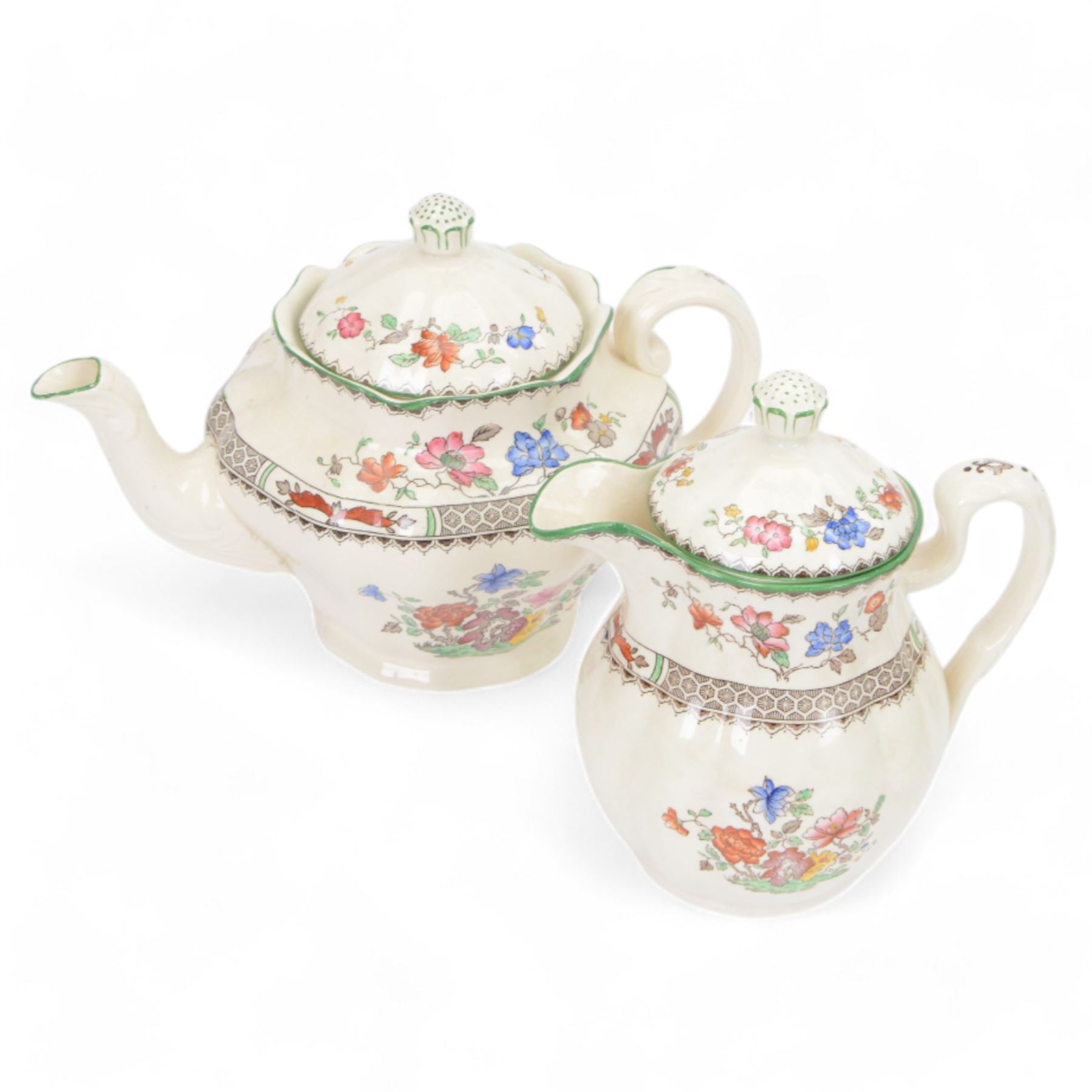 Copeland Spode Chinese Rose pattern extensive tea and dinner service, including eighteen dinner plates, twenty two desert plates, twenty cups and saucers, teapot, coffee pot, platters etc  