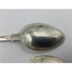 Pair of George III York silver Fiddle pattern dessert spoons, each engraved with a rampant lion crest, hallmarked James Barber & William North, York 1789