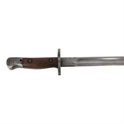 Lee Enfield SMLE Rifle Bayonet, 1907 pattern, with leather scabbard, L57cm 