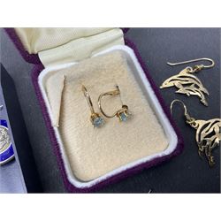 9ct gold jewellery, including earrings and a cross pendant necklace, silver brooch, bracelet and locket, and costume jewellery 