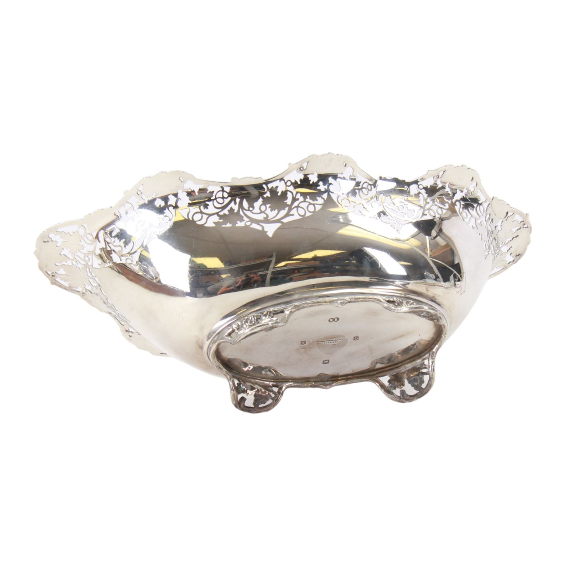 Early 20th century silver bowl, of oval form, the serpentine shaped edge with fruiting vine pierced and applied moulded decoration, upon four conforming fruiting vine feet, hallmarked Manoah Rhodes & Sons Ltd, Sheffield 1931, also bearing impressed mark Manoah Rhodes & Sons Lts Bradford, H11cm L34cm D19cm