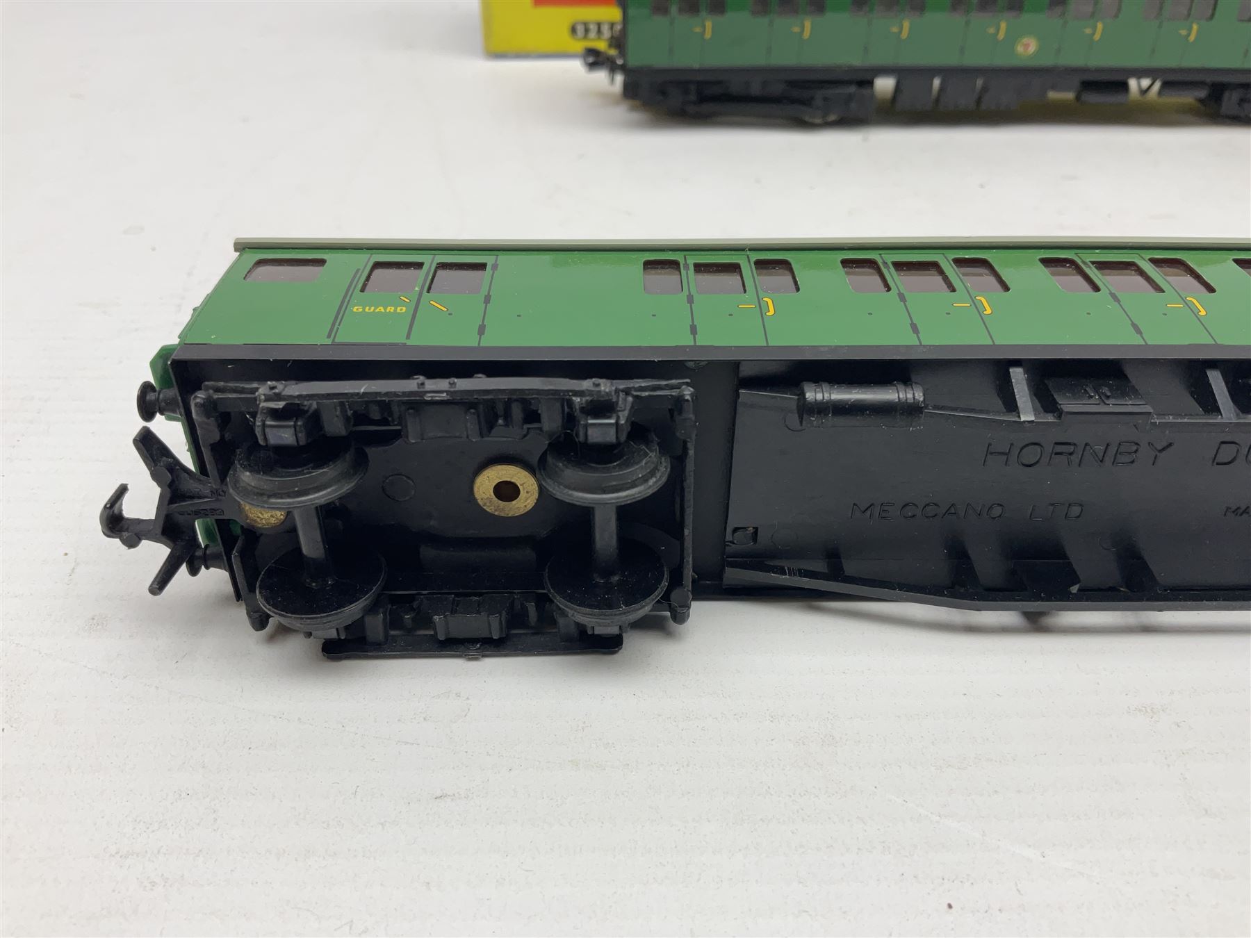 Hornby Dublo - 3-rail 3250/4150 BR (S) Electric Motor Coach with Driving Trailer 2-car EMU unit in BR green Nos.S.65326 and S.77511; Motor coach in original box with instructions and trailer unboxed (2)