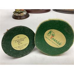 Country Artists figures, to include Bluetit, Elephant, Bluetit on tap etc, together with Lilliput Lanes and other similar items 