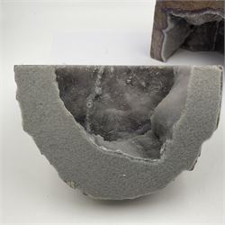 Pair of Dugway geode, natural edged bookends, in purple tones, H16cm 