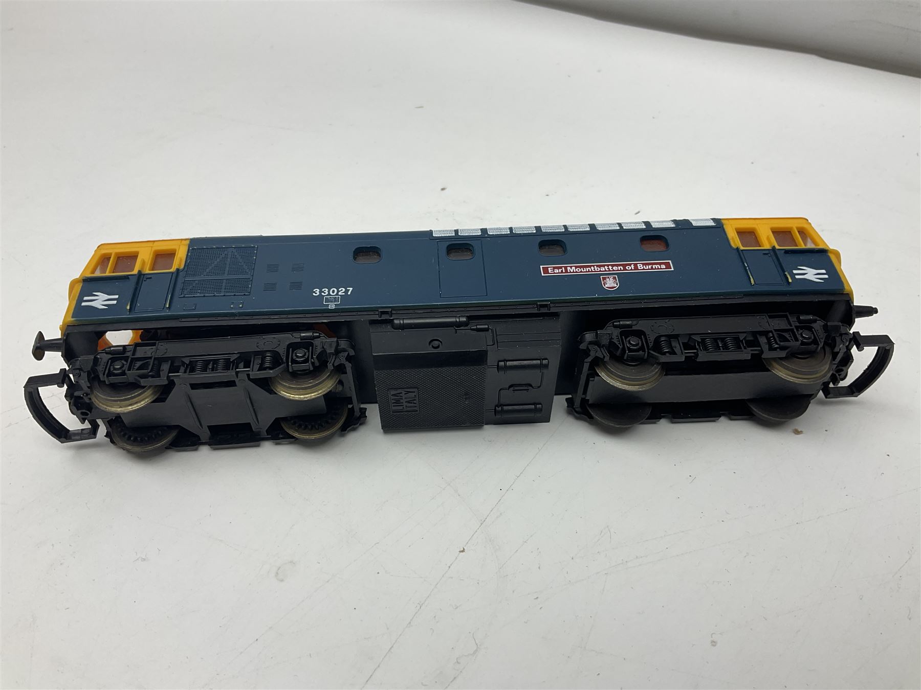 Hornby '00' gauge - Class A1/A3 4-6-2 locomotive 'Flying Scotsman' No.4472; Class A4 4-6-2 locomotive 'Mallard' No.60022; and Class B12 4-6-0 locomotive No.8544; all with tenders; and Lima Class 33 diesel locomotive 'Earl Mountbatten of Burma' No.33027; all unboxed (4)