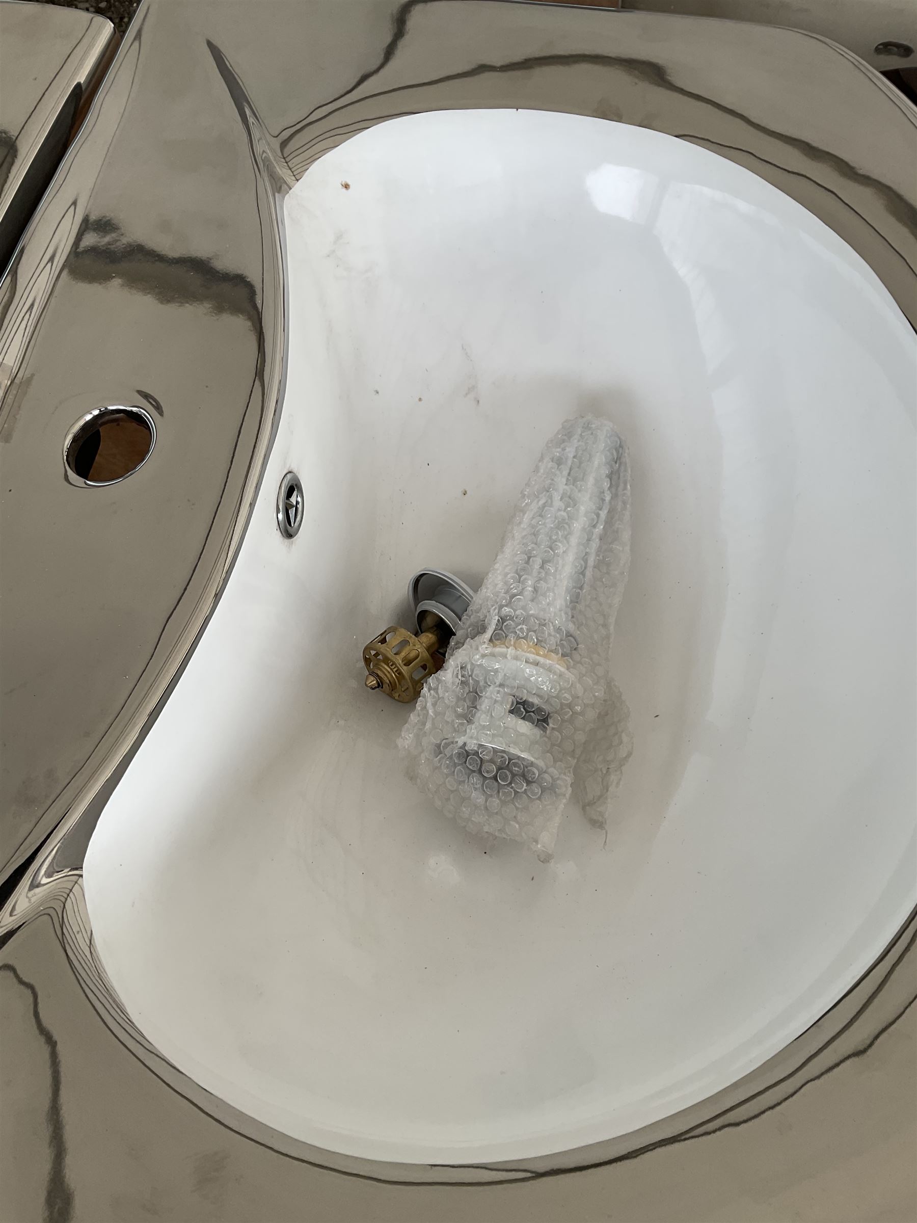 Set of three Casarte sinks  - THIS LOT IS TO BE COLLECTED BY APPOINTMENT FROM DUGGLEBY STORAGE, GREAT HILL, EASTFIELD, SCARBOROUGH, YO11 3TX