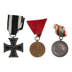 WWI German Iron Cross 2nd class, together with Imperial medal and Pro Deo et Patria