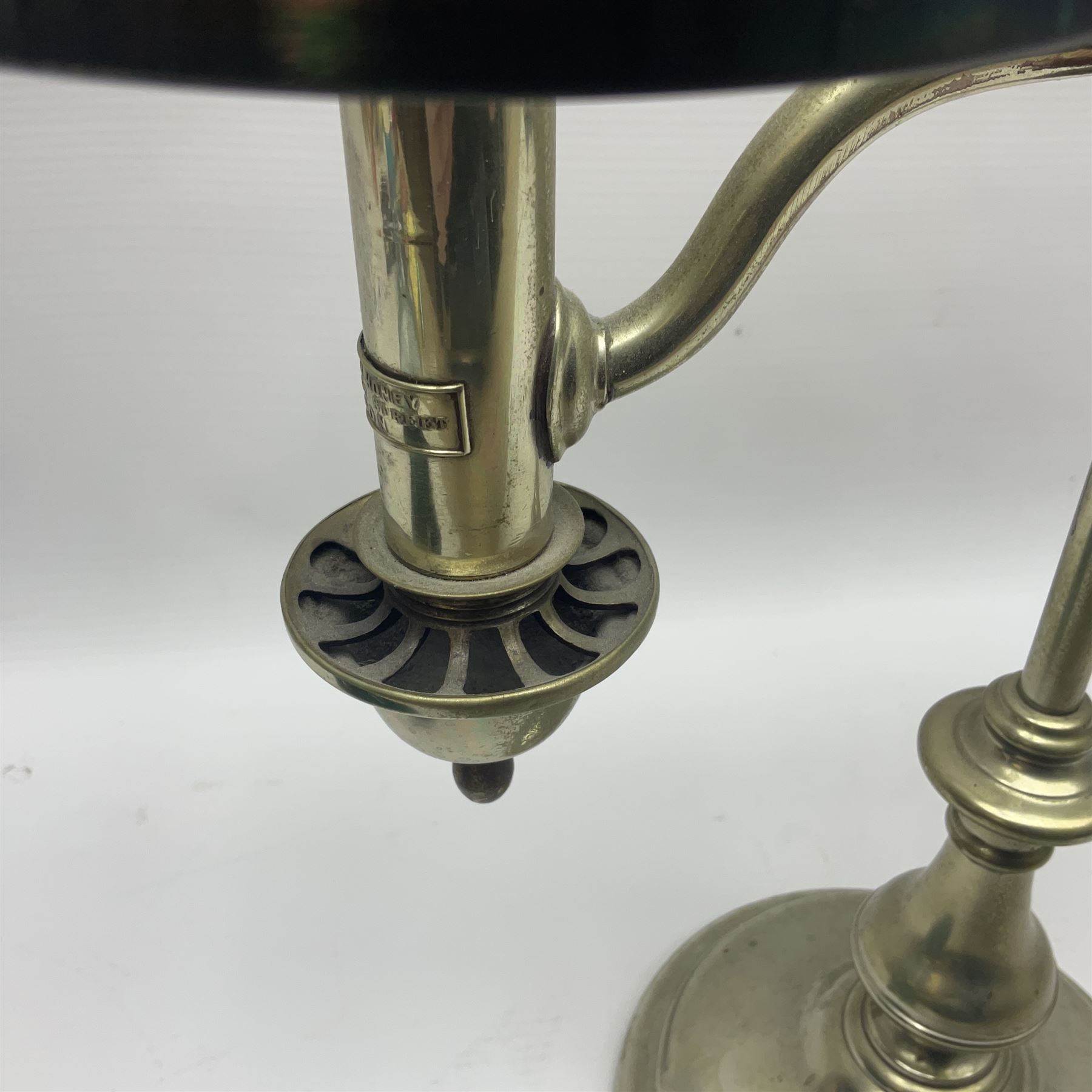 William H Honey polished brass adjustable student's oil lamp, with green glass shade, H60cm
