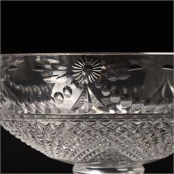 Stuart Crystal Beaconsfield pattern bowl on pedestal foot, D20cm