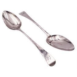 Pair of George III silver Old English pattern table spoons, hallmarked William Bateman I, London 1815, L21cm, approximate weight 3.51 ozt (109.3 grams)