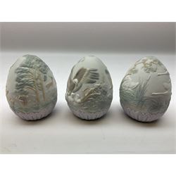 Set of five Lladro limited edition easter eggs for the years 1993, 1994, 1995, 1996 and 1997, sold in the USA only, all with original boxes, H11cm 