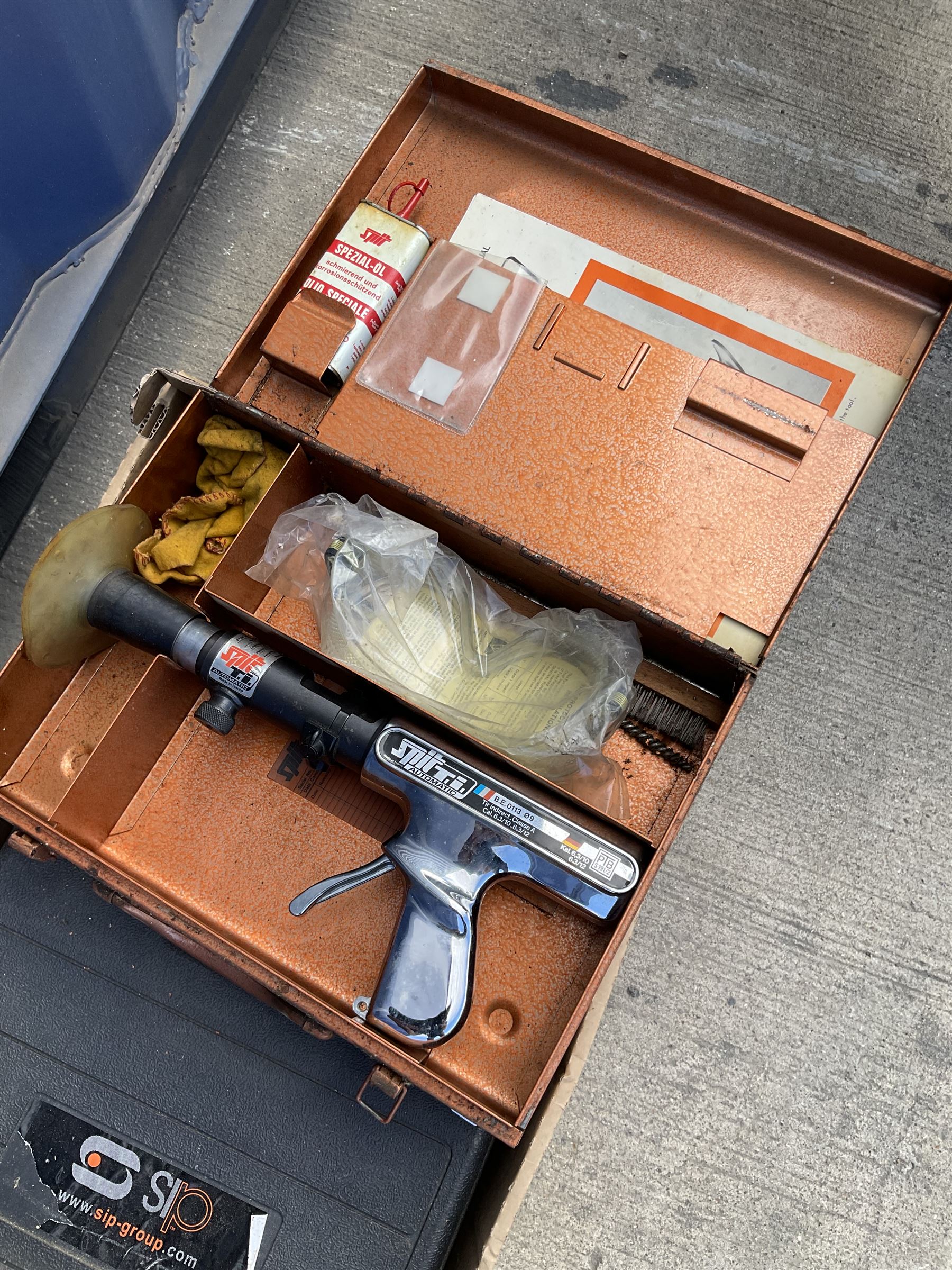 Sip air compressor, 100 litre with air guns and other accessories  - THIS LOT IS TO BE COLLECTED BY APPOINTMENT FROM DUGGLEBY STORAGE, GREAT HILL, EASTFIELD, SCARBOROUGH, YO11 3TX