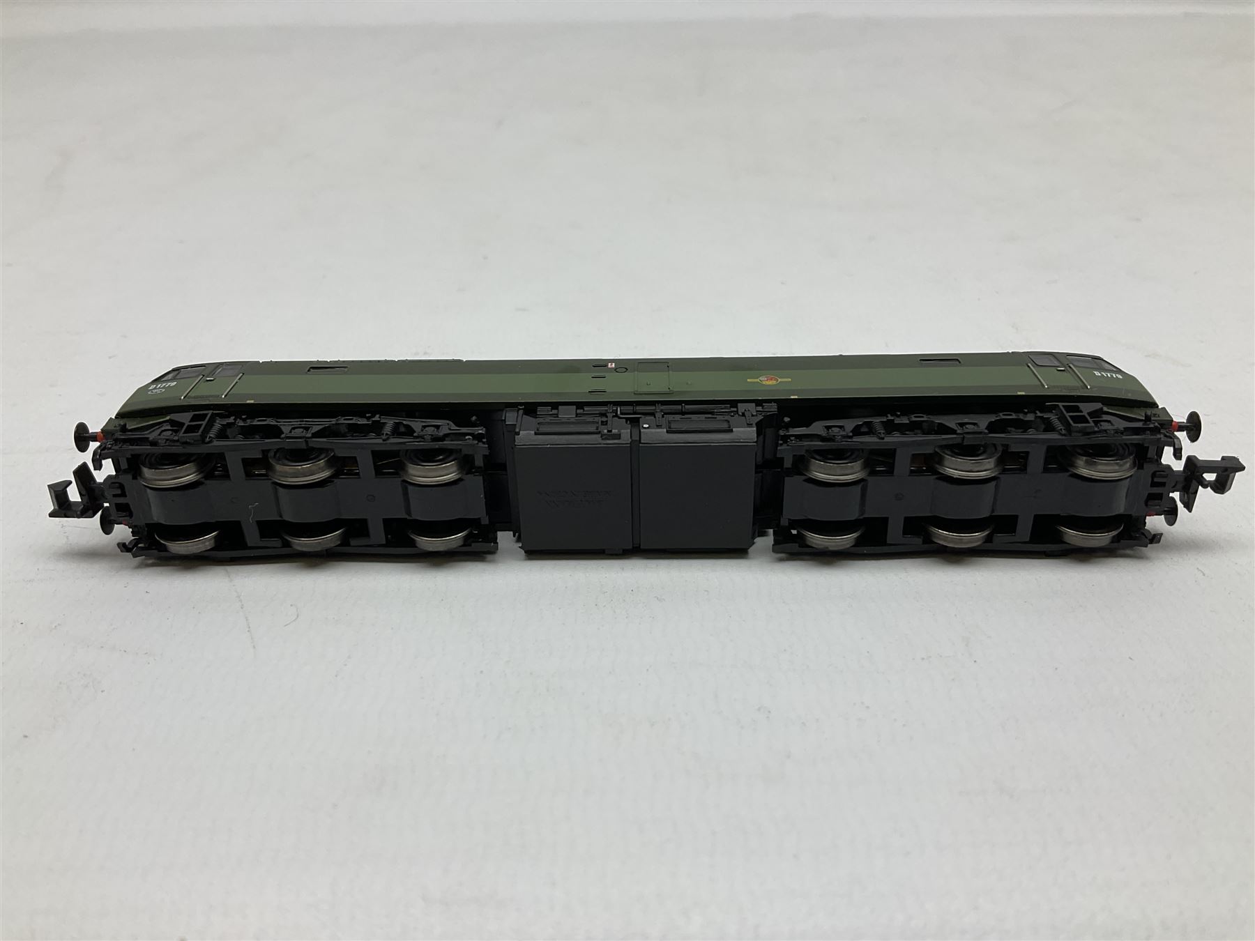 Graham Farish by Bachmann 'N' gauge - Class 47/0 locomotive no.D1779 and Class 55 Deltic locomotive no.D9007 (2)