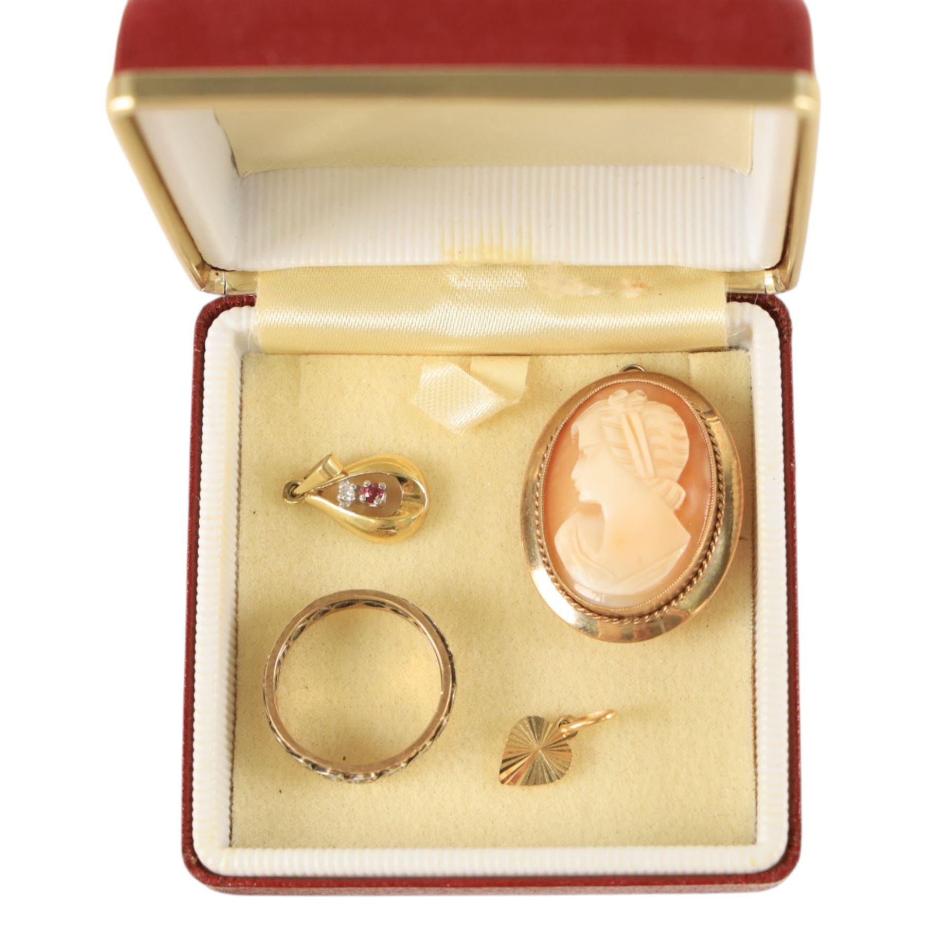 18ct gold heart charm and a collection of 9ct gold jewellery, including two cameo brooches, stone set ring, stone set pendant and pair of hoop earrings. 
