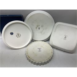 Group of Royal Worcester Evesham pattern tea and dinner wares, to include lidded tureens, dinner plates, tea cups and saucers, bowls, quiche dish, salt and pepper shakers, together with other Royal Worcester ceramics to include 'Mayfield' pattern boxed serving plate etc (56 pcs approx)