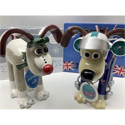 Wallace & Gromit - Gromit Unleashed: two Aardman Animations The Grand Appeal 'Gromit Unleashed' figures comprising Gromjet and Snow Gromit, both with boxes