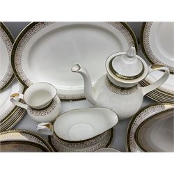 Royal Grafton Majestic pattern tea and dinner wares, to include dinner plates, teacups, meat plates, etc