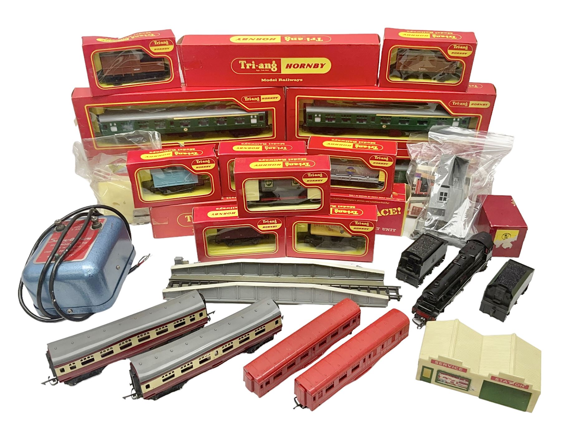 Tri-ang/Hornby '00' gauge - Princess Class 4-6-2 locomotive 'Princess Elizabeth' No.46201 with tender; Battle Space Turbo Car, boxed; four passenger coaches, buffet car, track cleaning car and eight wagons, all boxed; and various other accessories