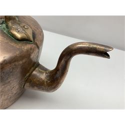 Engraved copper kettle, with Baden Powell Mafeking decoration with union jack flags, with finial modeled as Baden Powell, H31cm