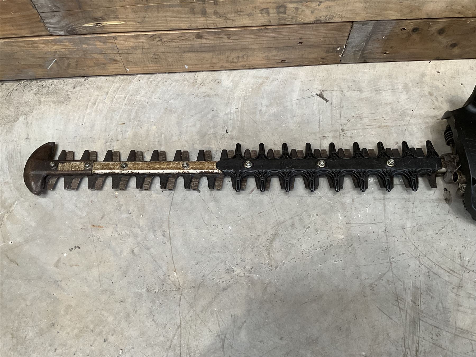 Stihl HS 81R petrol hedge trimmer, 30'' double sided