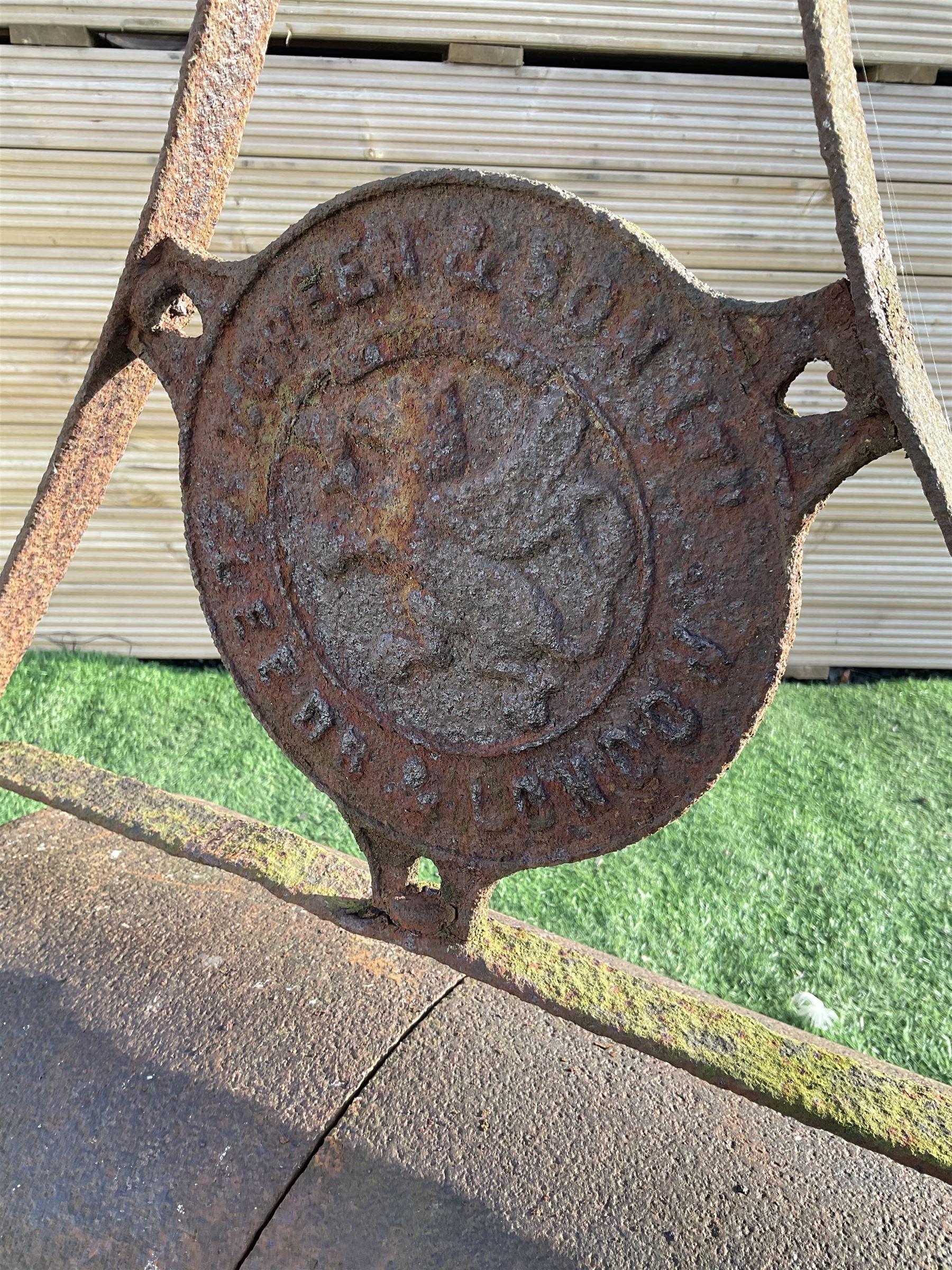 Cast iron garden roller  - THIS LOT IS TO BE COLLECTED BY APPOINTMENT FROM DUGGLEBY STORAGE, GREAT HILL, EASTFIELD, SCARBOROUGH, YO11 3TX