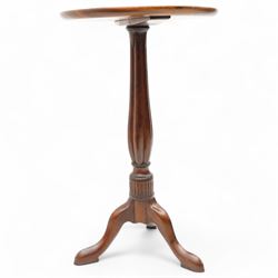 George III mahogany tripod wine table, circular dished top with moulded edge, bulbous lobe carved stem with triangular collar decoration, fluted lower stem over three out-splayed supports 