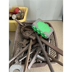 Various hand tools, pressure gauges, Flaring tool, large socket set, spirit levels etc. - THIS LOT IS TO BE COLLECTED BY APPOINTMENT FROM DUGGLEBY STORAGE, GREAT HILL, EASTFIELD, SCARBOROUGH, YO11 3TX