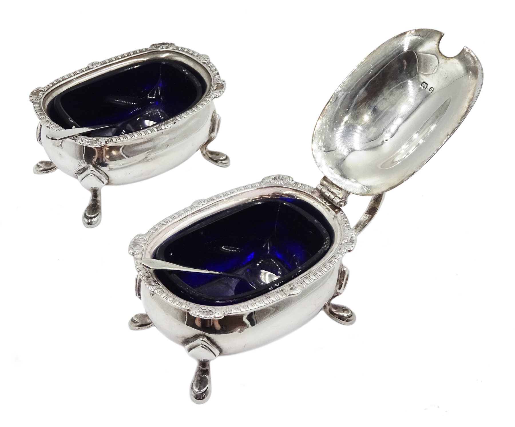 Silver three piece cruet set by Edward Barnard & Sons Ltd, London 1931