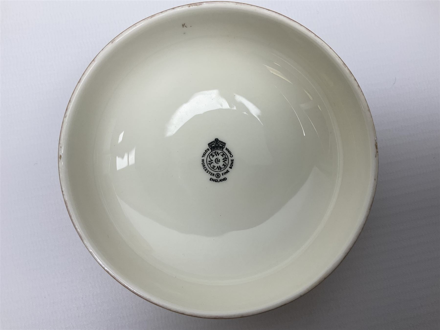 Mid/late 20th century Royal Worcester ginger jar and cover decorated by John Freeman, hand painted with a still life of fruit upon a mossy ground, signed Freeman, with black printed mark beneath and painted shape number 2826, H17.5cm