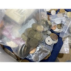 Quantity of coins, including commemorative crowns etc