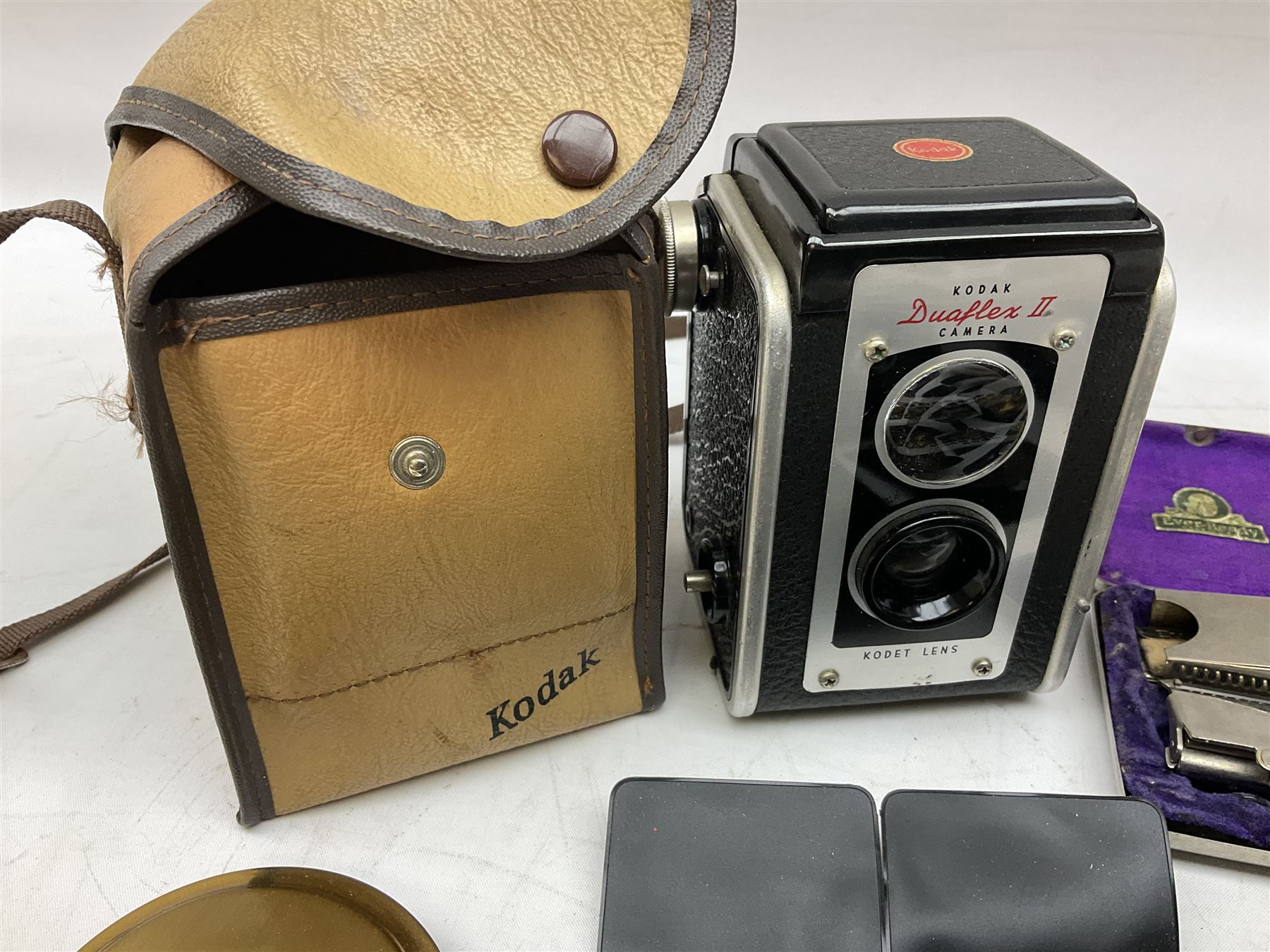 Kodak Duaflex II camera with case, quantity of coins to include Queen Victoria Bun Head pennies, Ever-Ready men's razor in case with blades, compacto mirrors etc