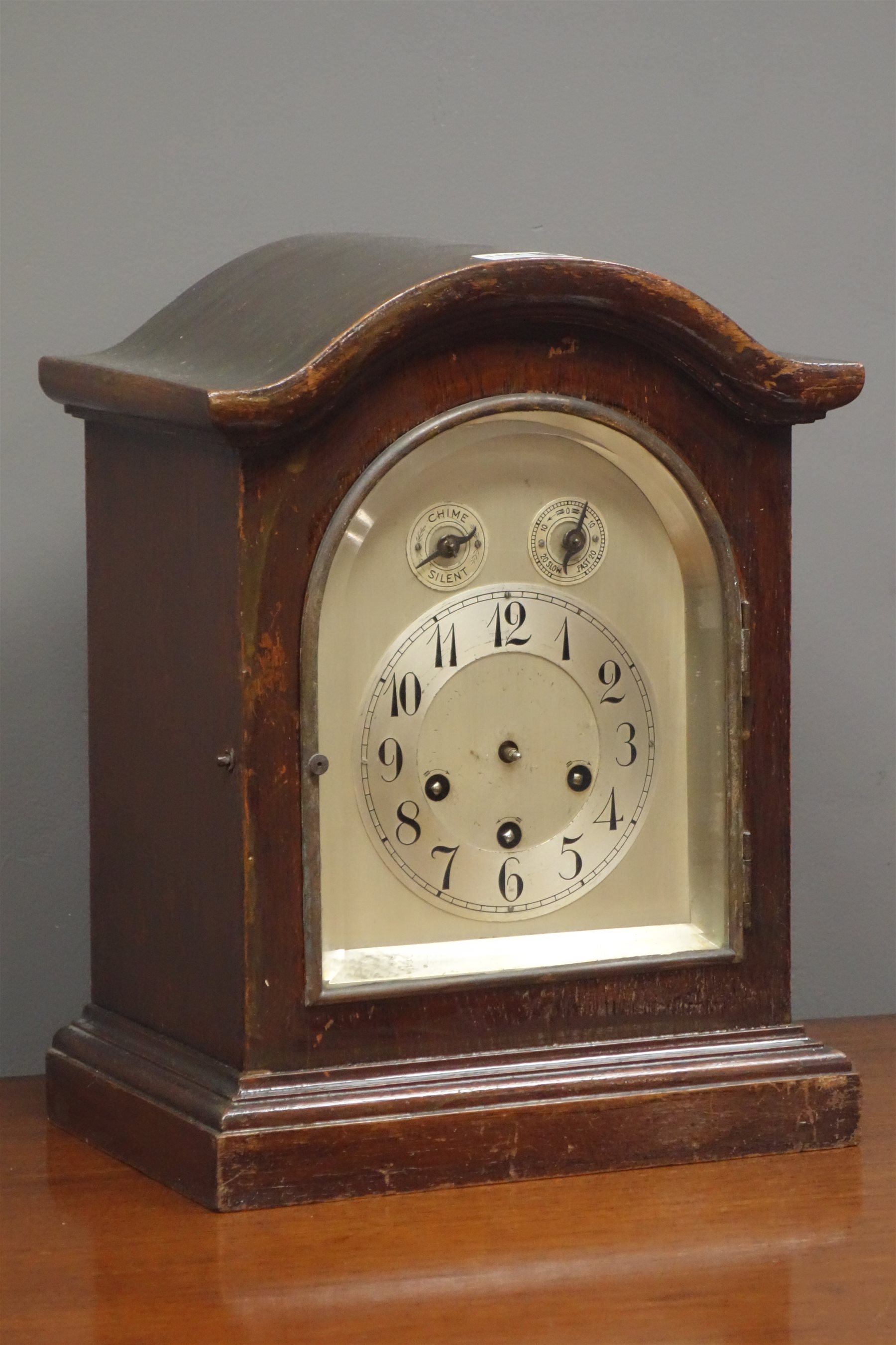 Early 20th century oak cased mantel clock, silvered dial with Arabic