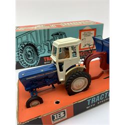 Britains Models - 9630 Ford 5000 tractor and Shawnee Poole Rear Dump with steering attachment and loading spade, in original box with lift-off top and display tray