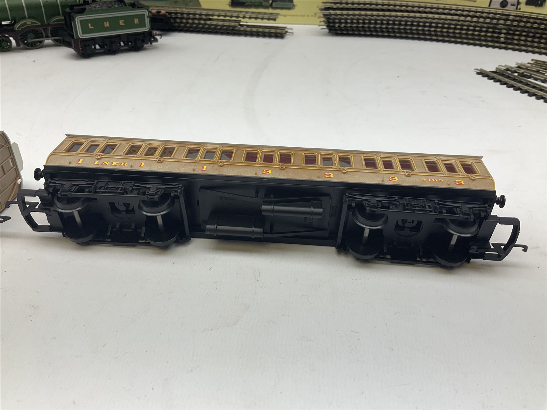 Hornby '00' gauge - 'Eastern Valleys Express' train set 