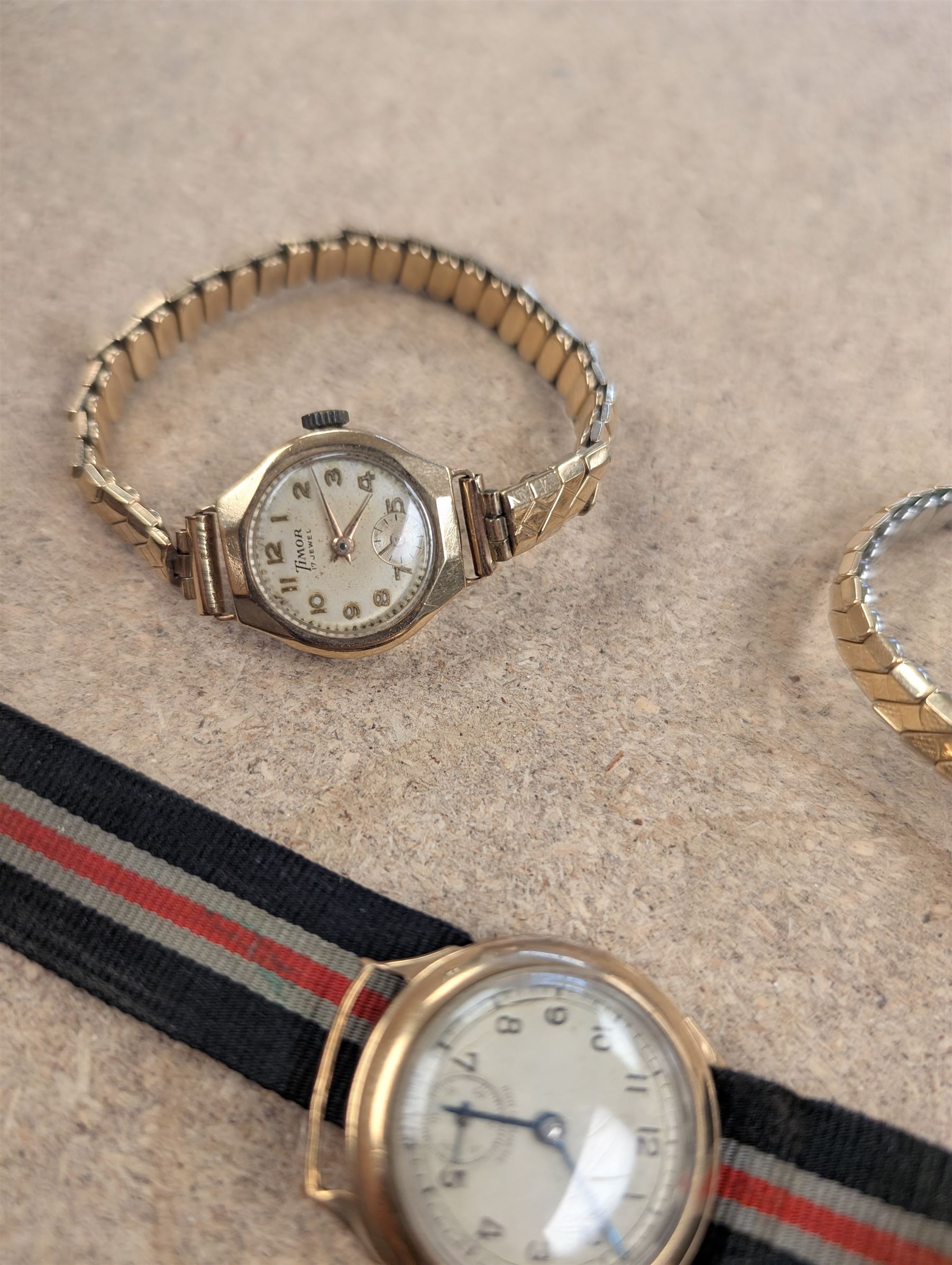 Two ladies 9ct gold cased manual wind wrist watches, both on expanding base metal straps, together with a gentlemans 9ct gold cased wristwatch on canvas strap