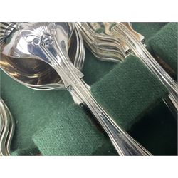 Canteen of silver plated Kings pattern cutlery for six place settings, in a fitted wooden case