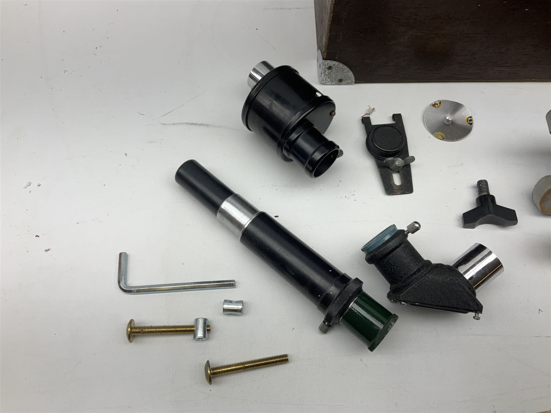 Astronomical telescope with achromatic coated lens, with tripod in wooden box 