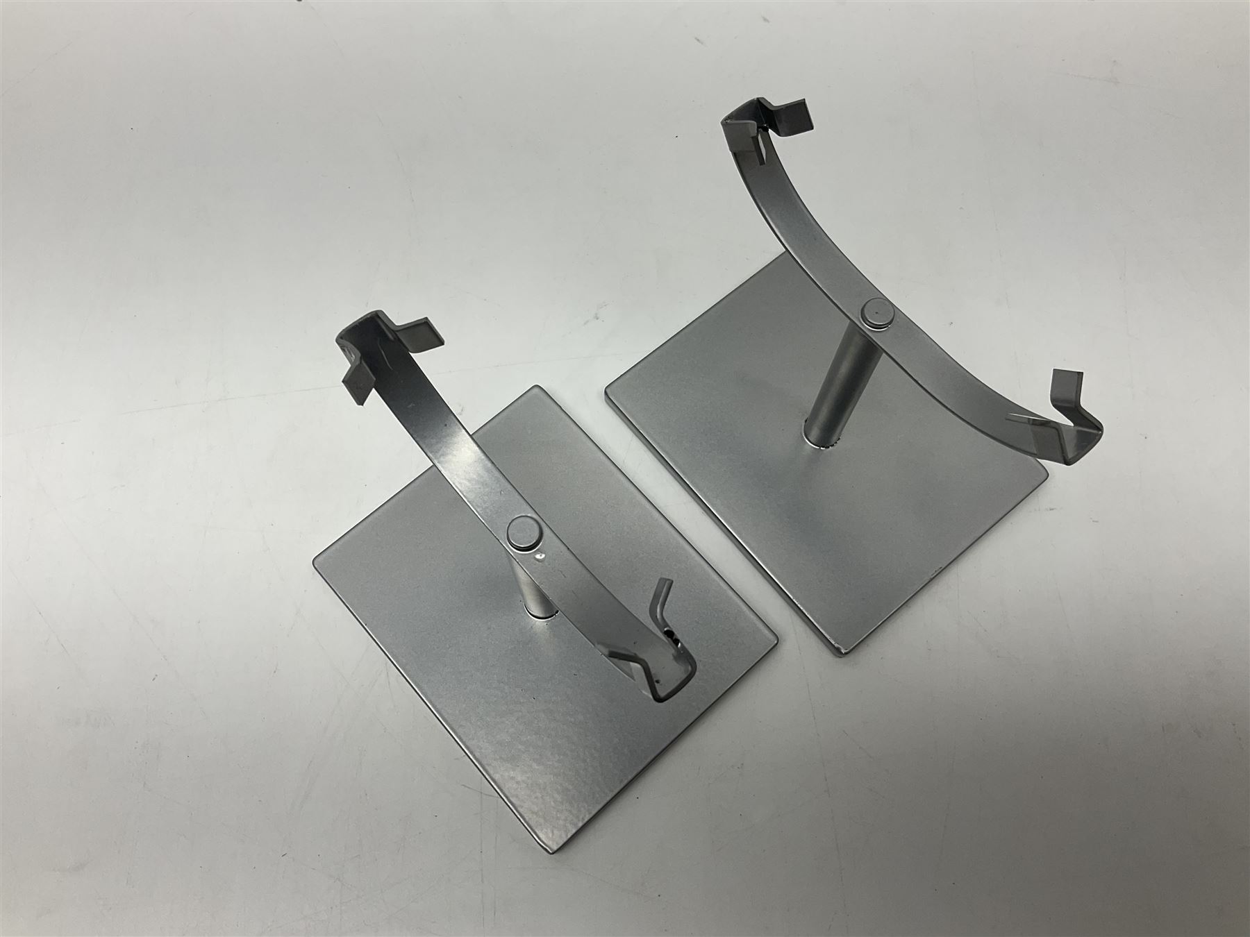 Pair of green agate slices, polished with rough edges, raised upon silvered metal stands, H23cm