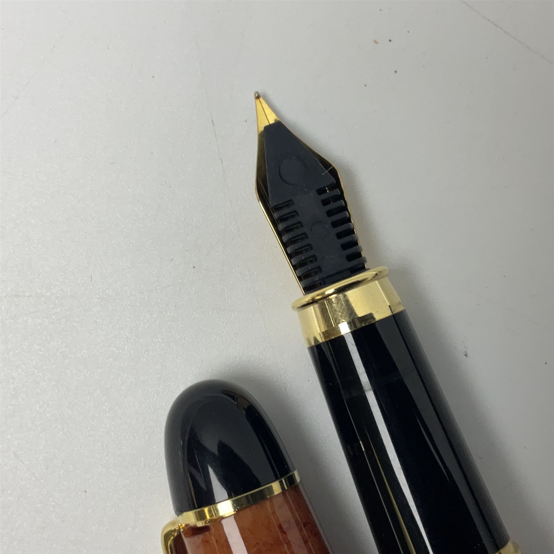 Ten fountain pens, to include Conway Stewart Dinkie 550 marbleised pen with 14ct gold nib, Conway Stewart Shorthand with 14ct gold nib, boxed, Marksman, Parket etc 