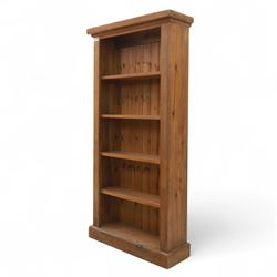 Contemporary oak open bookcase, with moulded cornice above five fixed shelves and boarded back, on plinth base