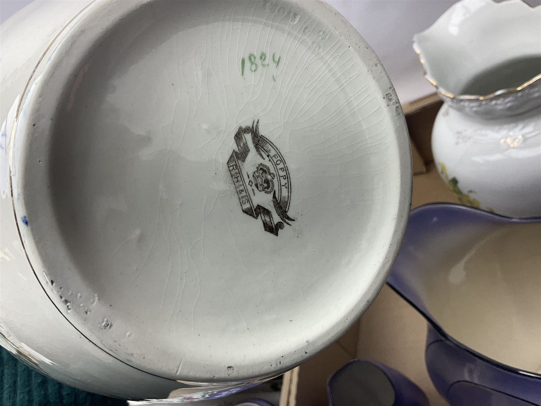 Royal Winton Art Deco style wash jug and bowl, in geometric purple design, together with two other large wash jugs with bowls and other similar ceramics, in three boxes 