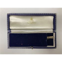 9ct gold Yard O Led propelling pencil, patent No. 422767, engine turned decoration and  engraved with initials H.W.W.F, Birmingham 1973, in Mappin & Webb case