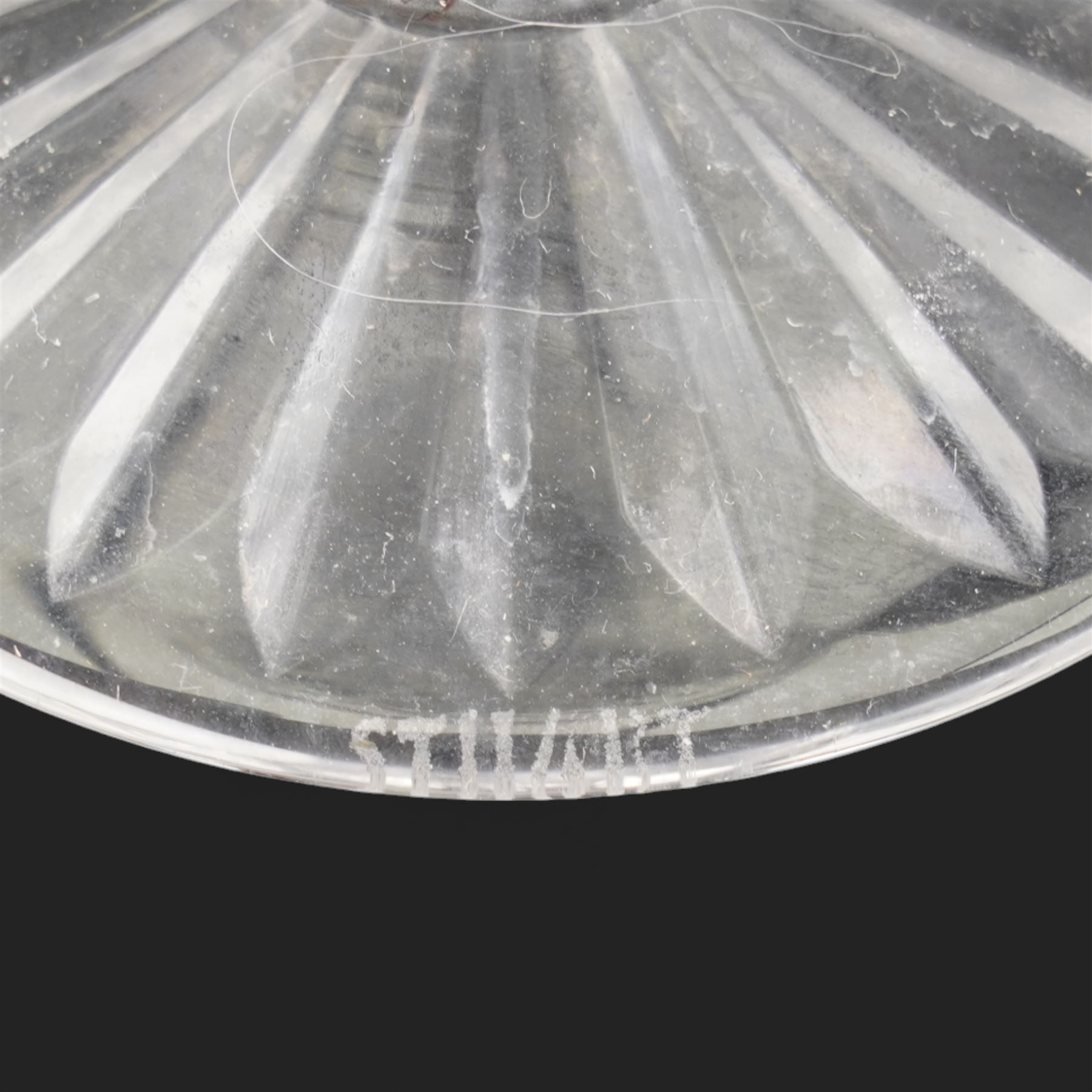 Stuart crystal 'Beaconsfield' pattern drinking glasses comprising twelve wine glasses and four champagne flutes (16)