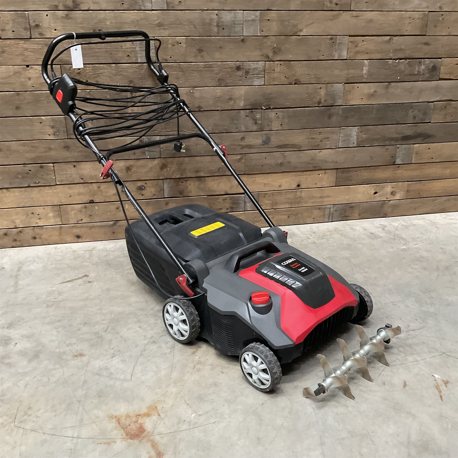 Cobra SA40E electric scarifier, 1800W