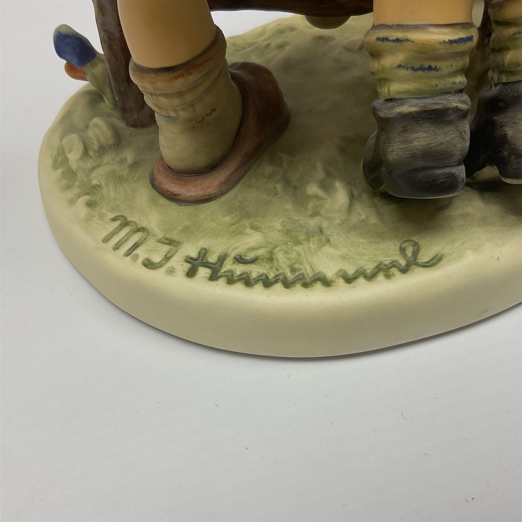 Large Hummel figure group by Goebel, Troublemaker, from the moments in time collection, limited edition 1985/5000, H19cm