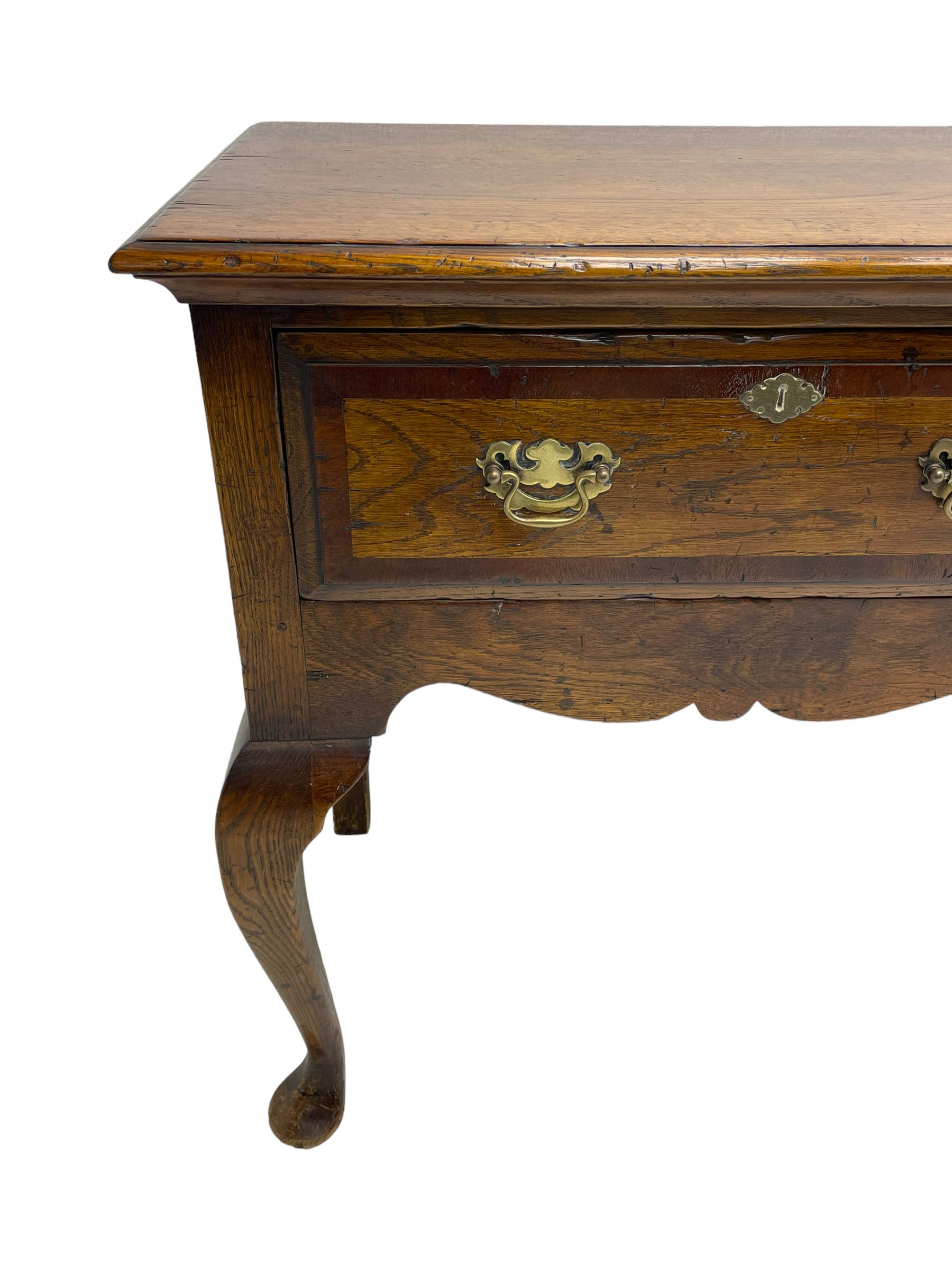 Georgian design oak dresser base, moulded rectangular top over three drawers with moulded fronts and mahogany bandings, shaped apron on cabriole front supports