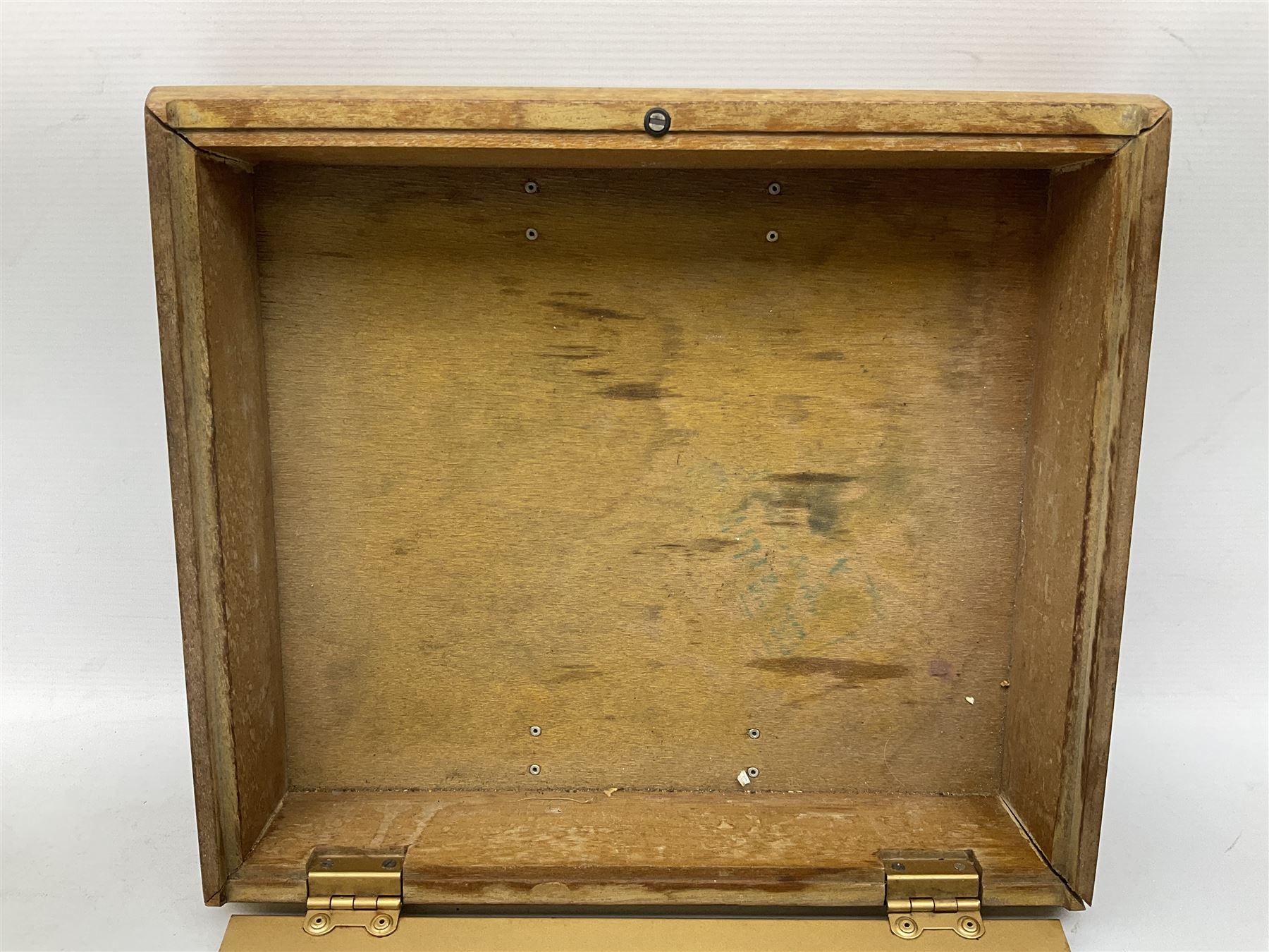 Benson and Hedges countertop glazed display the glass hinged