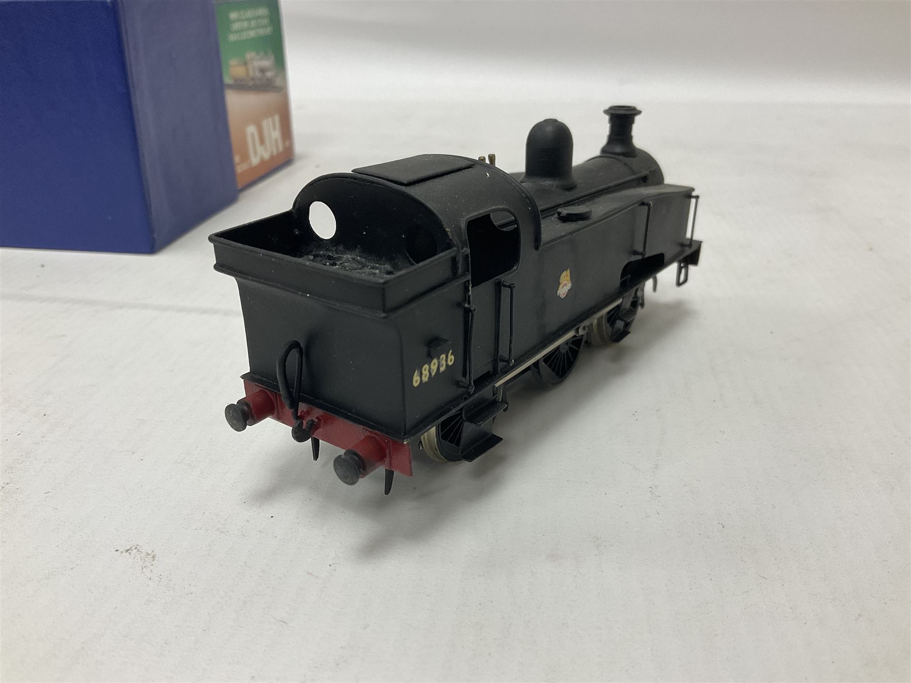 ‘00’ gauge - kit built NBR (Class B-Reid) LNER/BR J35/1/2/4/5 0-6-0 steam locomotive and tender no.64480, finished in BR black with DJH Models box; with further kit built Class J50 0-6-0T locomotive no.68936, finished in BR black (2)