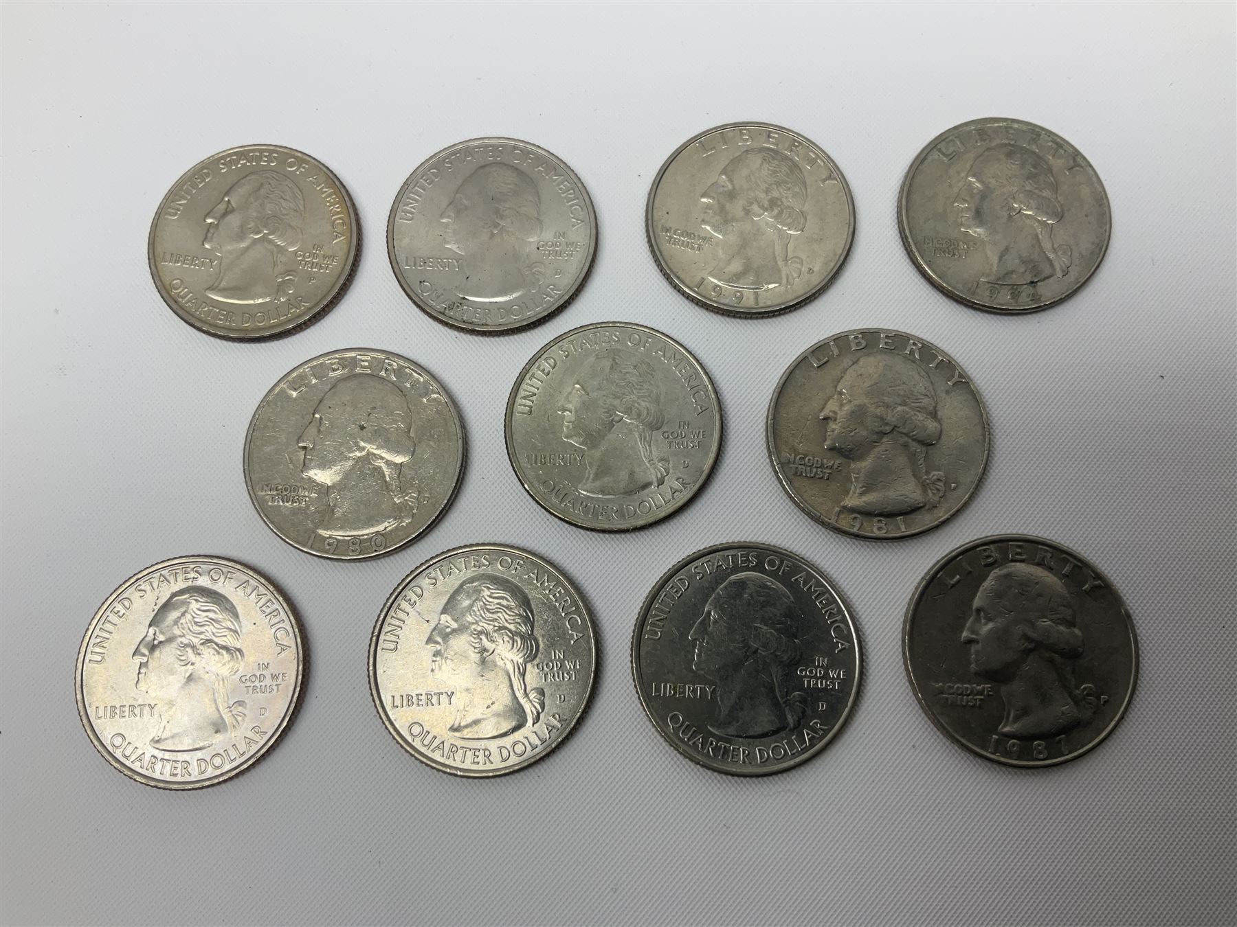 United States of America coinage, including 1876S half dollar (holed), various quarter dollars, 1986 one ounce fine silver dollar, 1988 uncirculated coin set etc