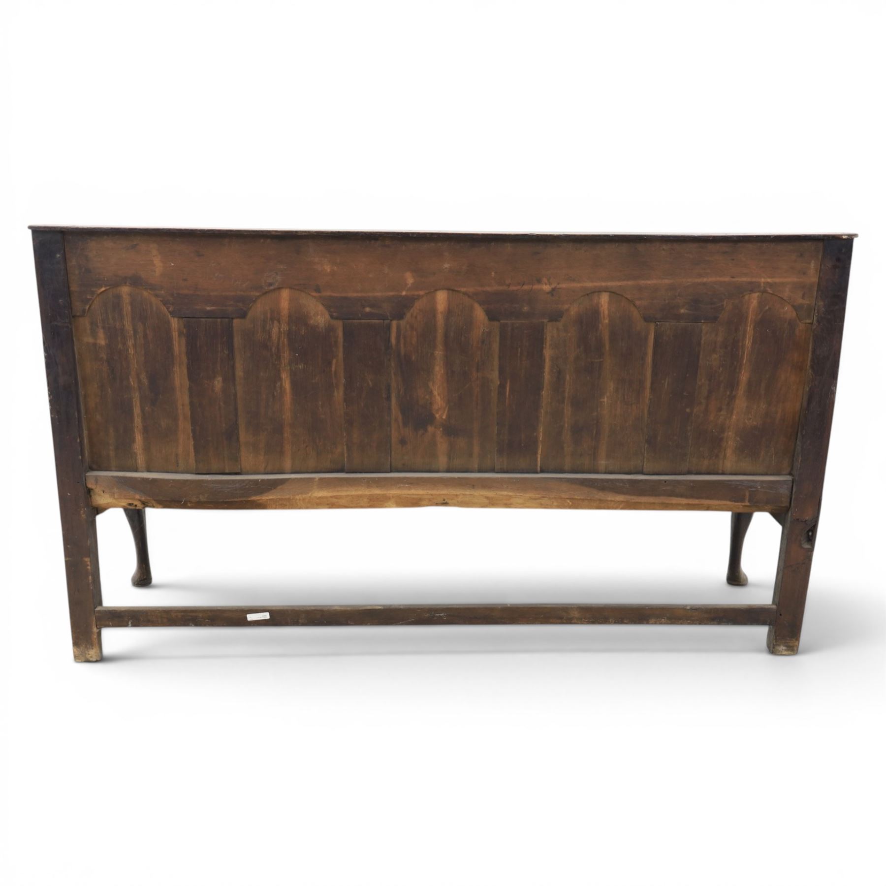 George III oak settle bench, with five gothic arched field panels, with downswept arms raised on cabriole supports